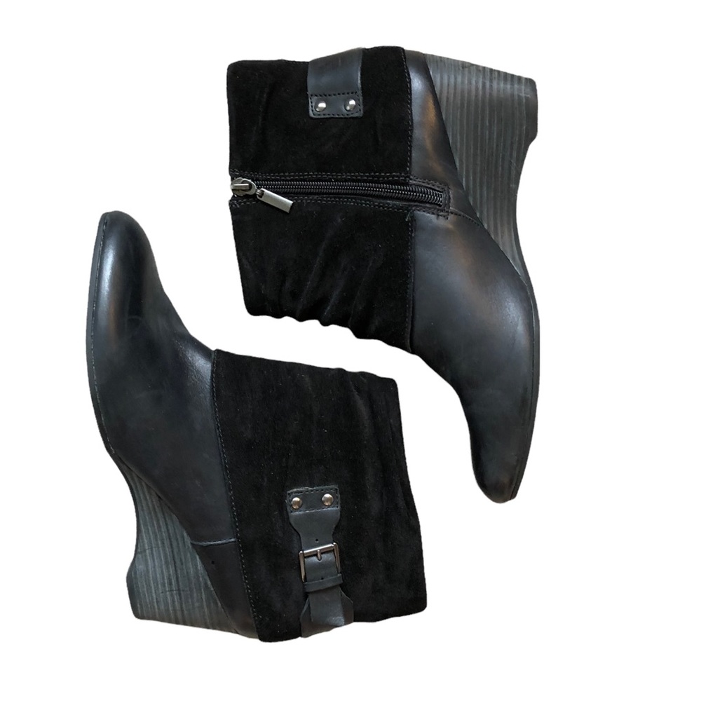 Clarks Artisan 62342 Slouchy Black Leather and Suede Zip Up Ankle Booties Size 9